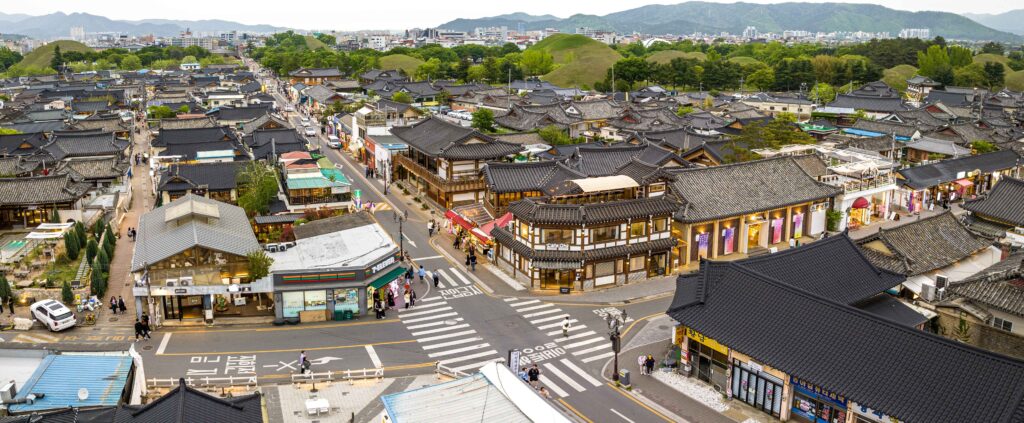 慶州・黄理団通りの街並み パノラマ|韓国観光公社 提供